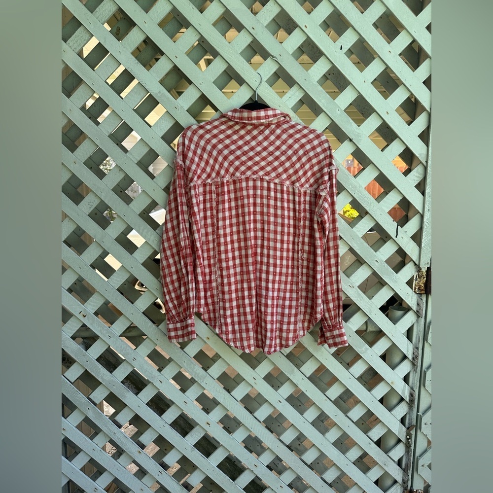 ❤️In loom gingham button down top - Picture 2 of 2